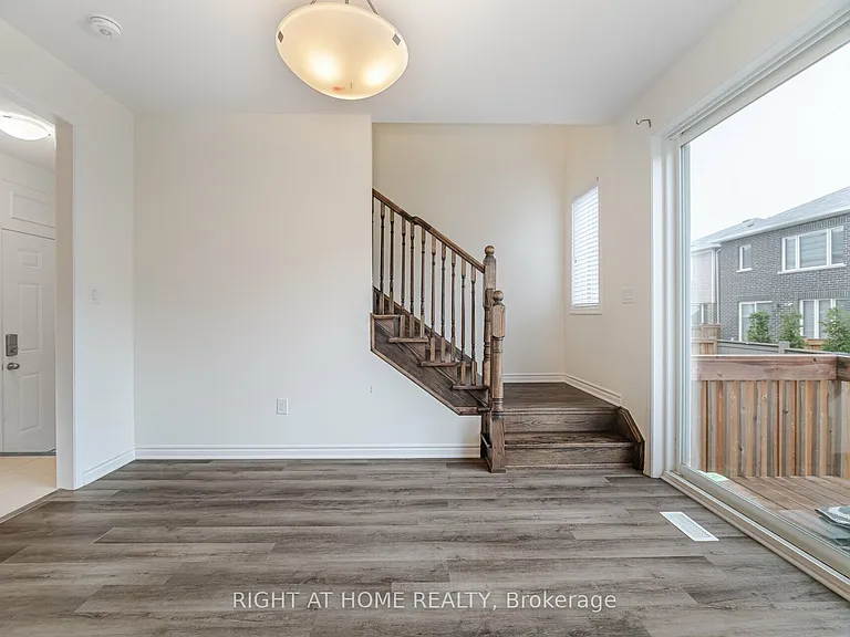 908 Sumac Cres — Photo 21