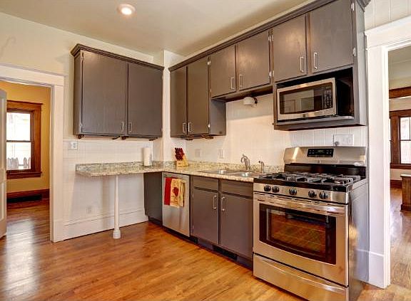 3rd image of 1153 Woodbridge St