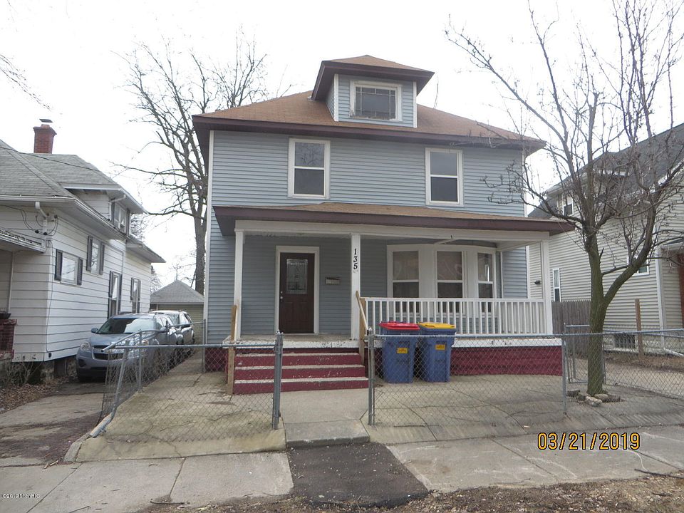 1st image of 135 Corinne St SW