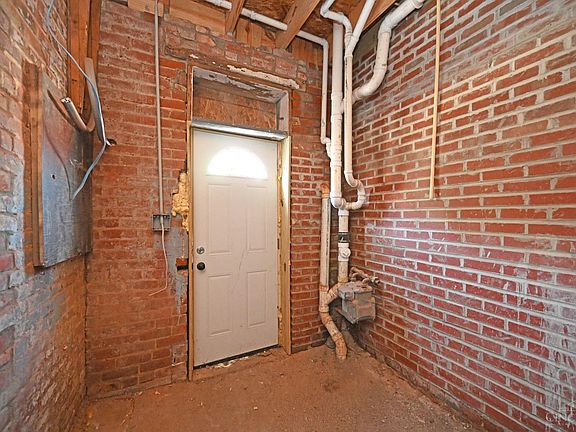 4th image of 38 E Clifton Ave