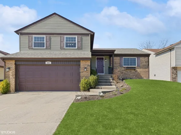 202 Albert Dr, Vernon Hills, IL 60061