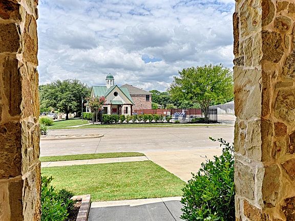 3rd image of 2941 Pecan Grove Dr