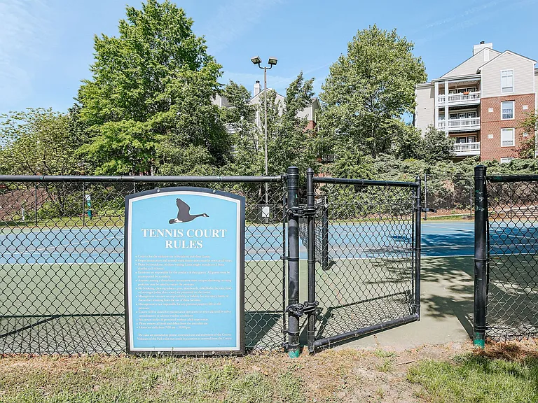 Lakeside Apartments — Photo 30
