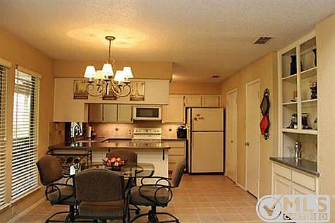 4th image of 2304 Oakwood Ln