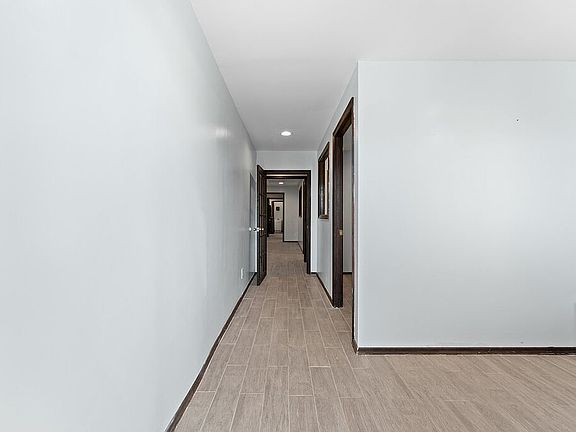 3rd image of 21107 Jamaica Ave