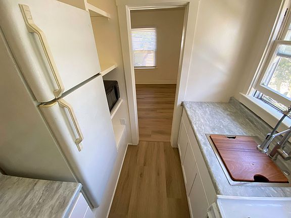 5th image of 125 W Micheltorena St APT B