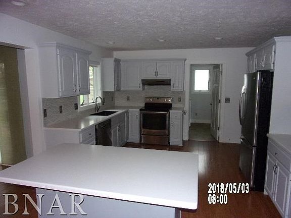 2nd image of 815 N Cimmeron Dr