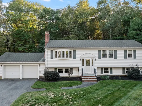 100 Fairwood Dr, Pembroke, MA 02359