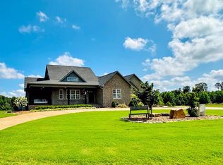 300 Ridgewood Dr, Henderson, TN 38340