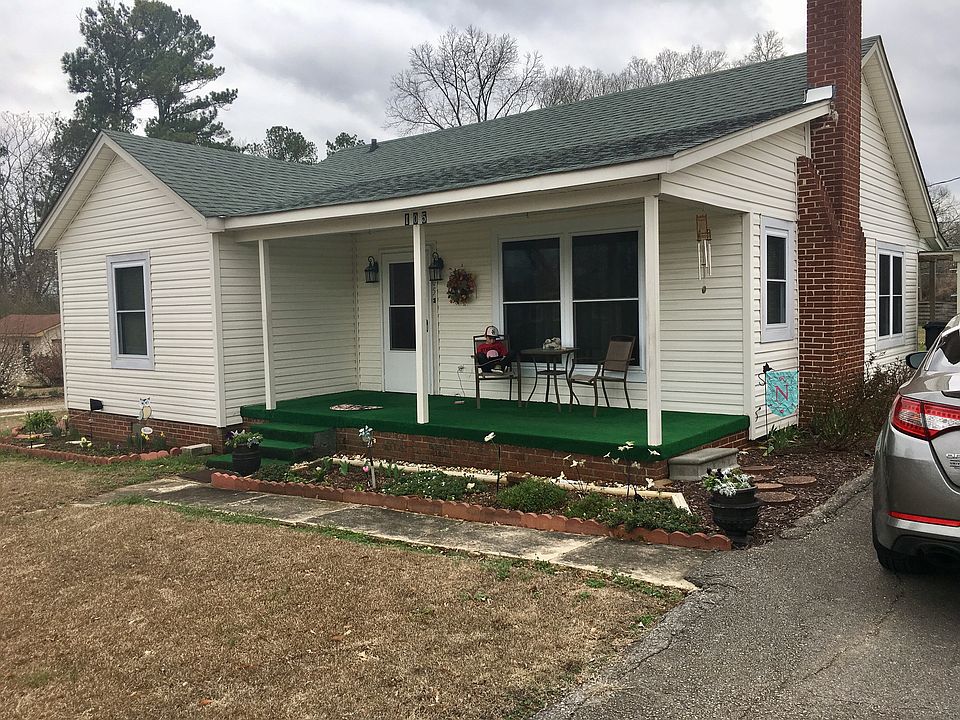 Big front porch to enjoy.