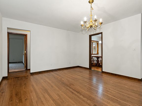 5th image of 304 Willow St