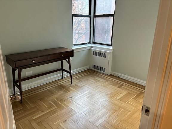4th image of 4109 41st St APT 3G