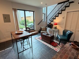 211 10th St SE #B, Washington, DC 20003