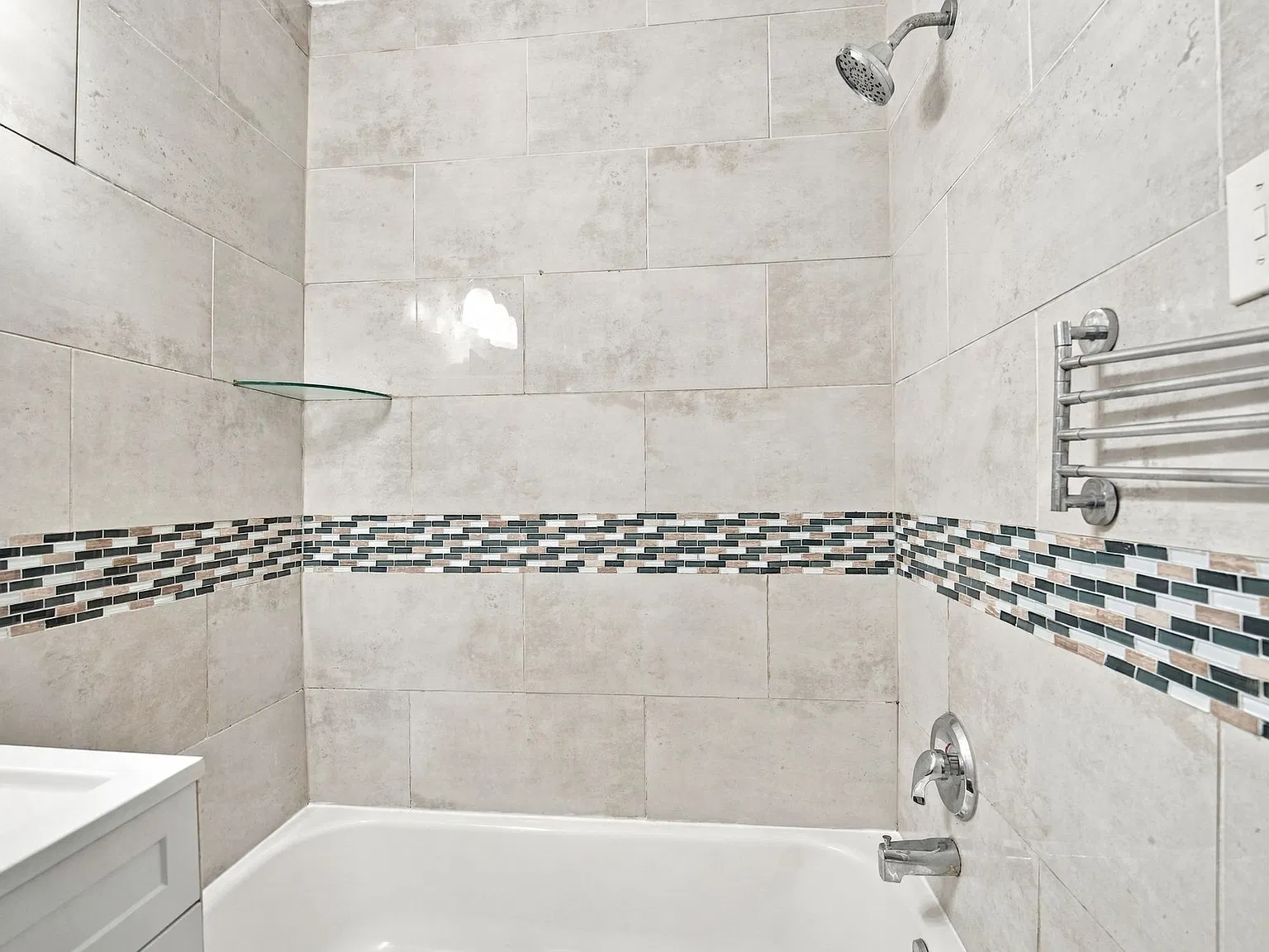 2 bed, 900 sqft, $1,600 — Photo 3
