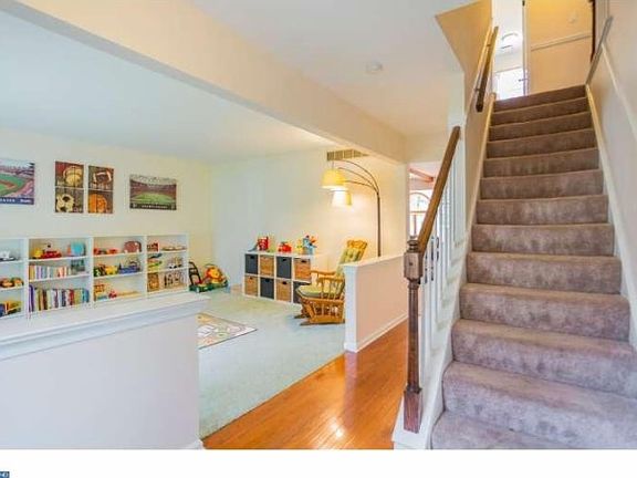 3rd image of 32 Cochise Cir