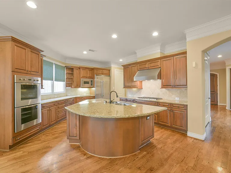 2307 Sheridan St — Photo 13