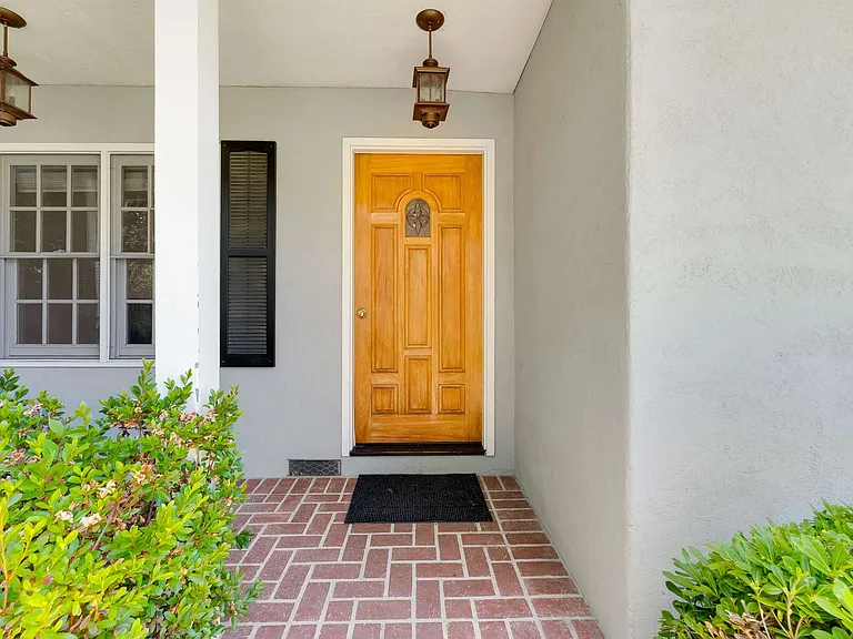 558 Beresford Ave — Photo 3