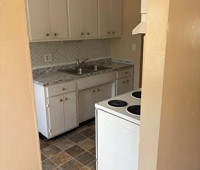 1015 York Ave #5 — Photo 6