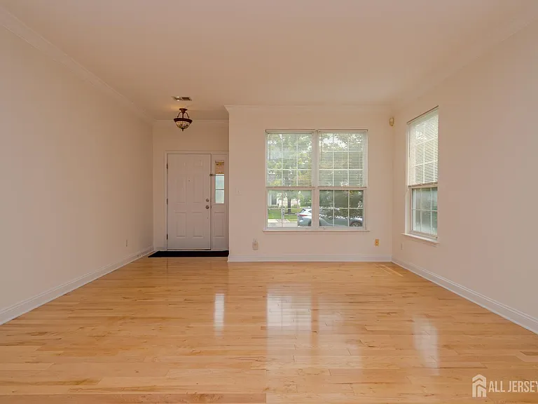 71 Manley Rd — Photo 2