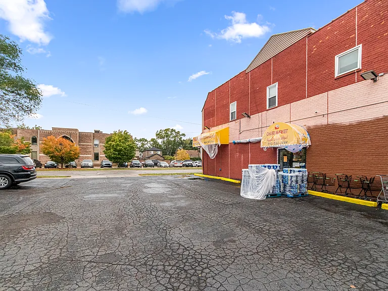 5920 Chase St — Photo 33