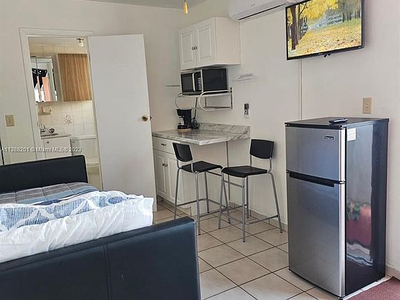 4th image of 3054 NW 18th St #1