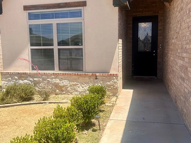 10317 Vernon Dr — Photo 2