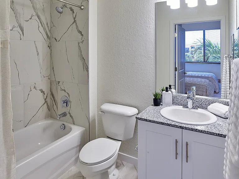 Gateway Luxury Apartments — Photo 10