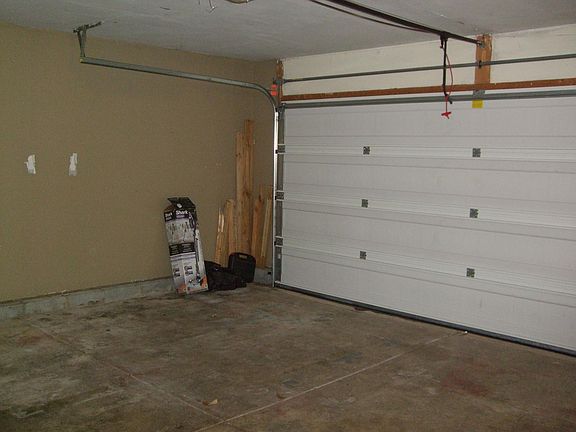 4th image of 2714 S Lyons Ave