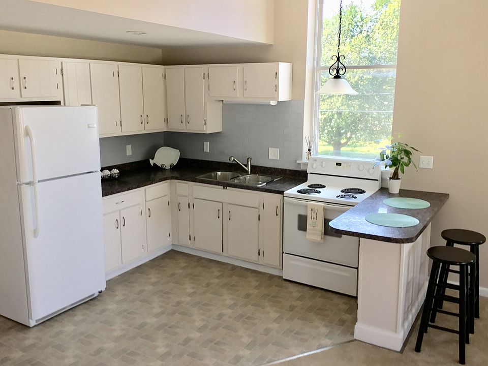 Sunny and spacious, open concept kitchen!