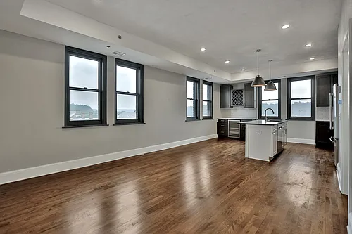 107 Chestnut St E Photo 1