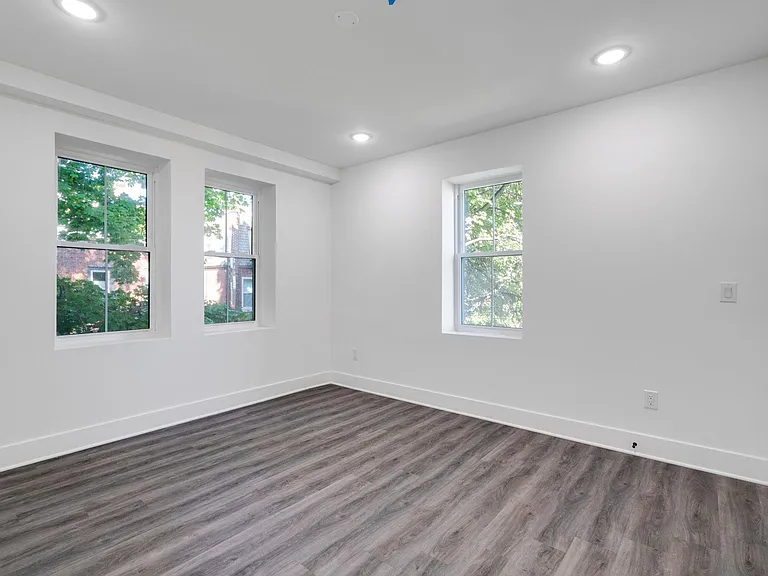 4735 Hazel Ave #2R — Photo 8