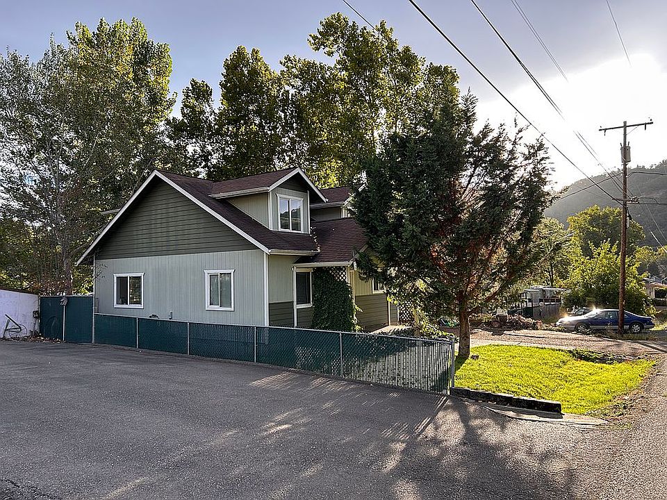 2nd image of 207 Pleasant Ave