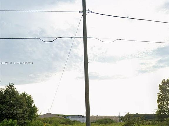 2nd image of 42 Dogwood Trl #0