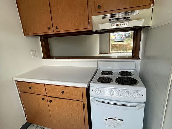 2nd image of 167 E 14th Ave APT E