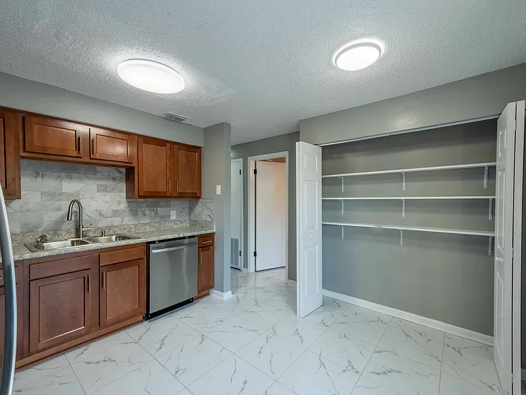 8366 Coralberry Ln — Photo 6