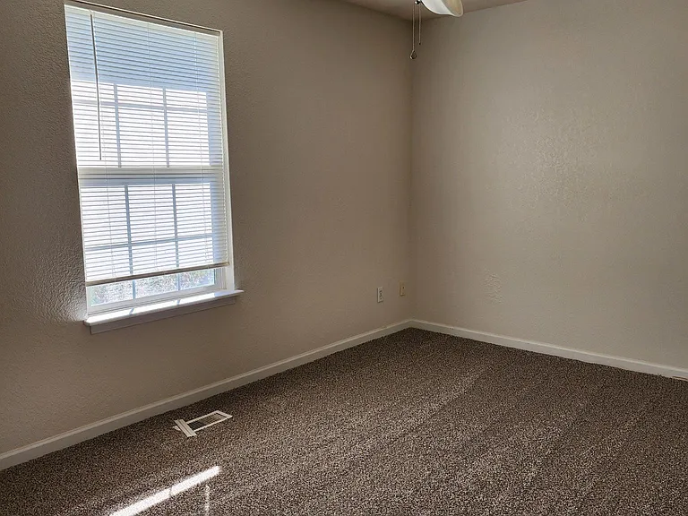 2681 E Oakbrook Dr — Photo 14
