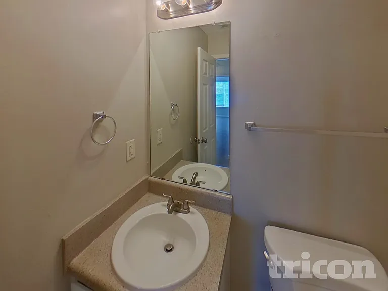 872 Woodside Dr — Photo 14