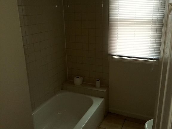 5th image of 8054 S Escanaba Ave #House