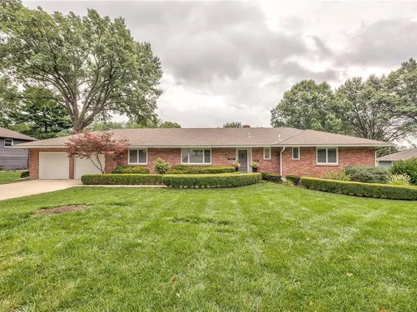 10327 Meadow Ln, Leawood, KS 66206