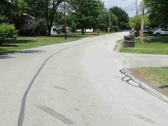 Exterior Neighborhood (street photo)