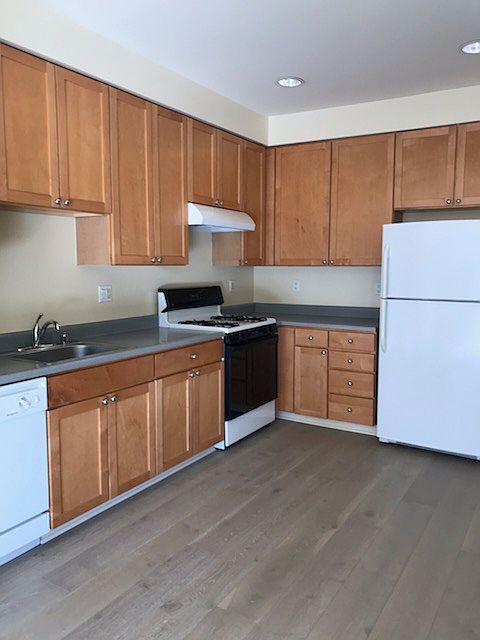 1st image of 755 Eddy St