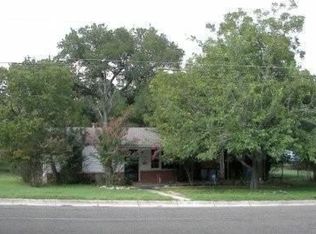605 W Avenue C, Lampasas, TX 76550