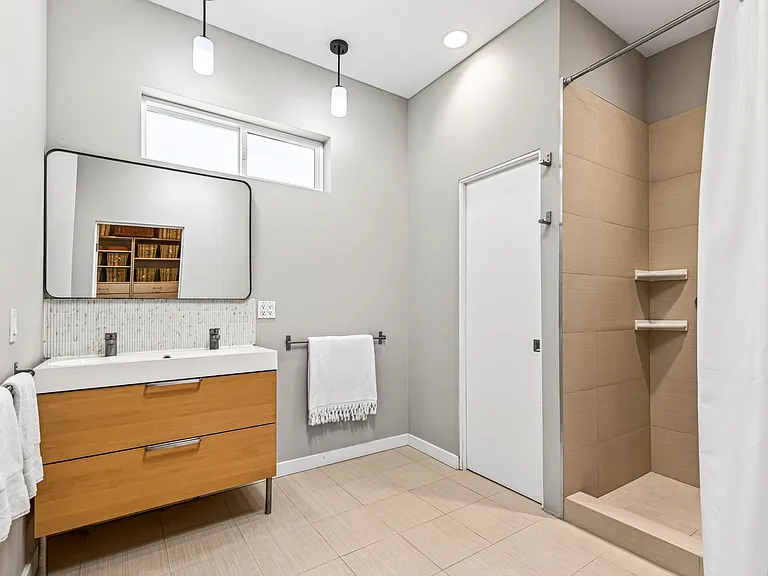 4302 Ocean View Dr — Photo 26
