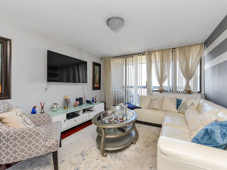 1st image of 2 Bay Club Dr APT 14O