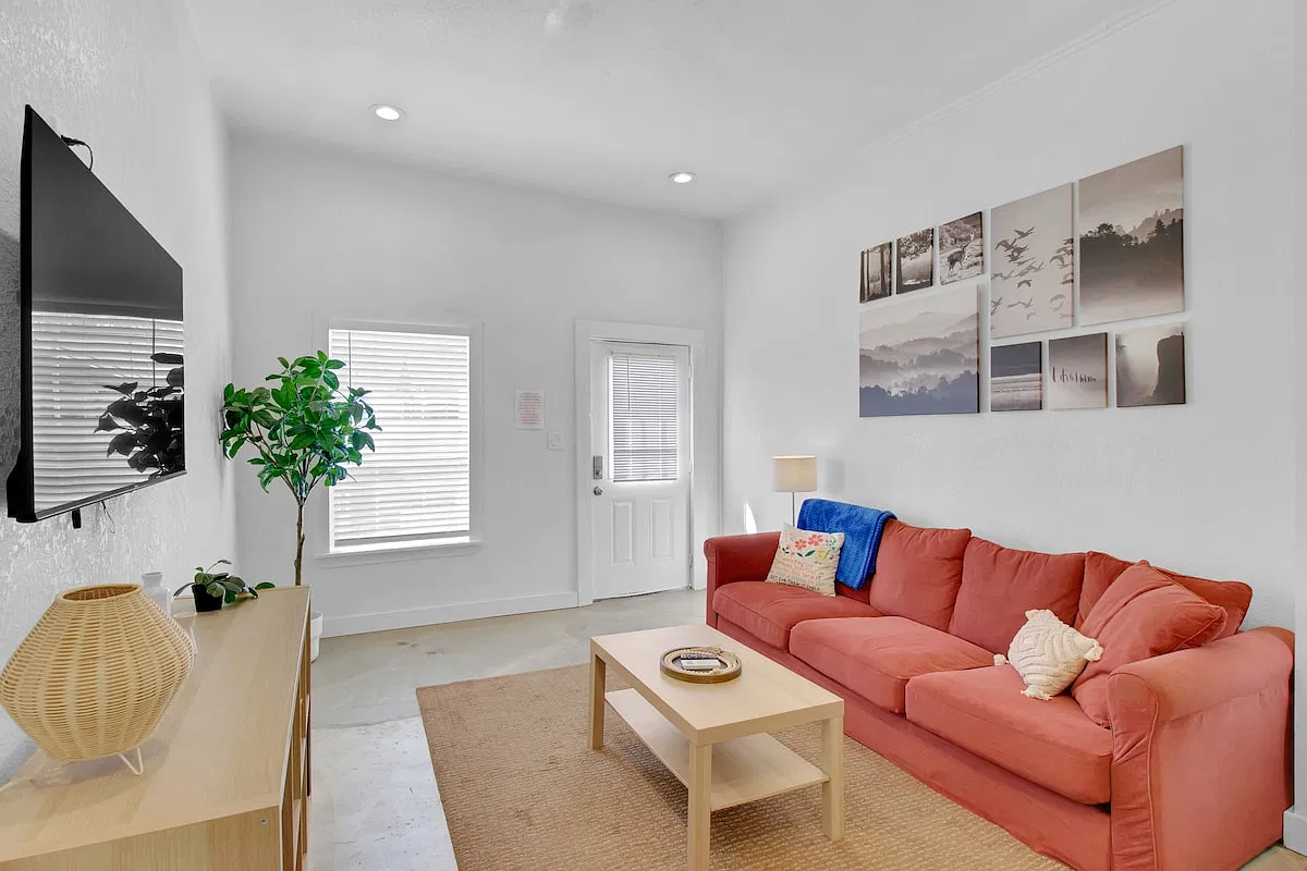 Studio, 400 sqft, $900 — Photo 4