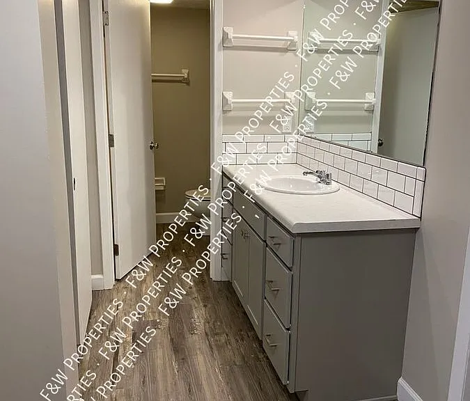 1579 Roxbury Rd — Photo 10
