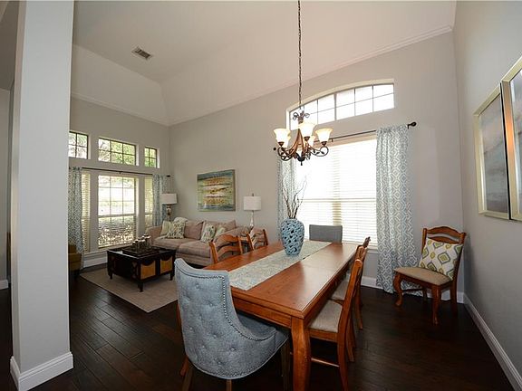 3rd image of 1001 Southhampton Dr