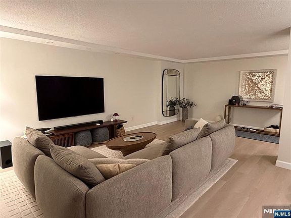 5th image of 200 Winston Dr APT 1205