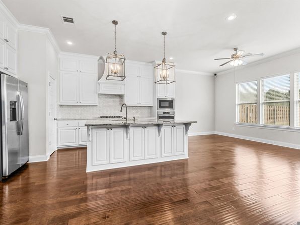 15937 Redstone Dr, Pride, LA 70770
