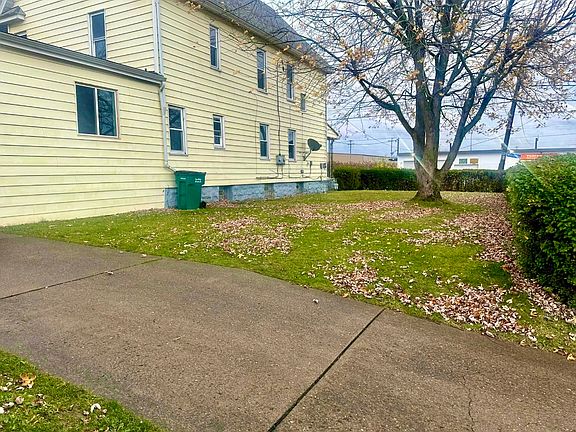 4th image of 1684 William St #1